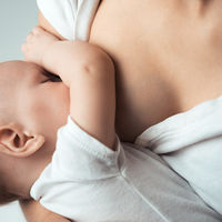 Cómo saber si el bebé toma suficiente leche: siete señales de que está bien alimentado