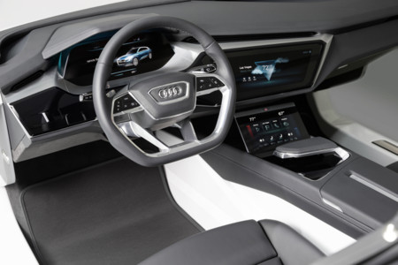 Audi quiere que sigas toqueteando las pantallas de sus coches