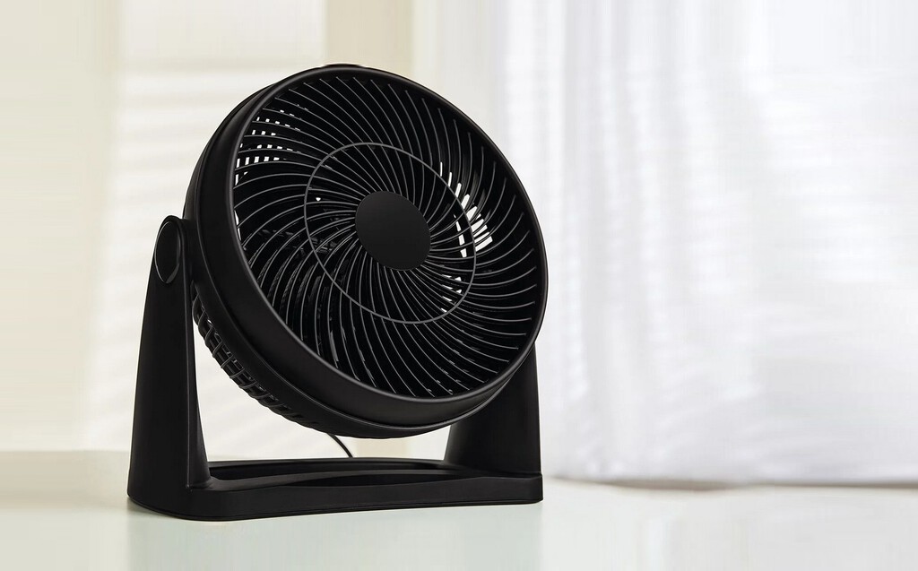 LIDL tiene el ventilador ideal para no pasar calor este verano: 11,99€, compacto y gasta poco más que una bombilla