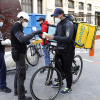 El Gobierno crea una cualificación profesional para repartidores en moto como respuesta a la precariedad laboral