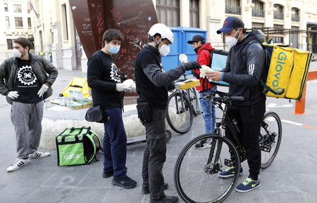 El Gobierno crea una cualificación profesional para repartidores en moto como respuesta a la precariedad laboral