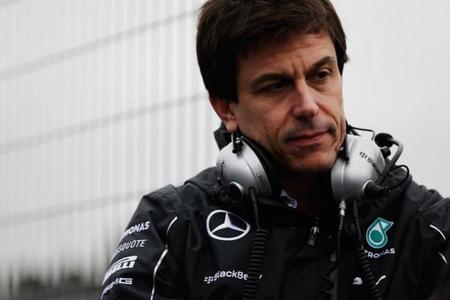 Toto Wolff advierte que puede expulsar a sus pilotos y asumir las consecuencias