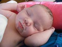 La mayoría de los bebés empiezan a dormir toda la noche entre los dos y los cuatro meses, según estudio