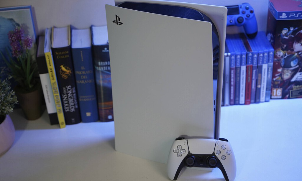 Si esta Navidad te han regalado una PS5, estos son cinco accesorios que no pueden faltar en tu espacio gaming 
