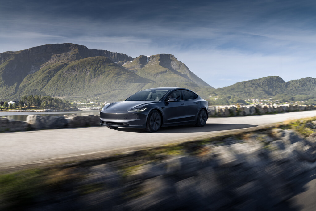 Tesla no necesita competir con sus rivales por precio: el nuevo Tesla Model 3 Gran Autonomía llega con 700 kilómetros 