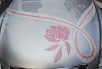 Lexus SC430 con cristales de Swarovski, ¿se puede ser más moña?