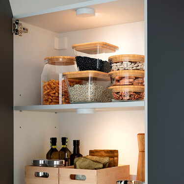 Ikea tiene la solución para iluminar los lugares más oscuros de la cocina: cuesta menos de 4 euros y no necesita cables