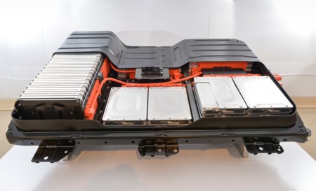 Nissan negocia para dejar de fabricar sus propias baterías