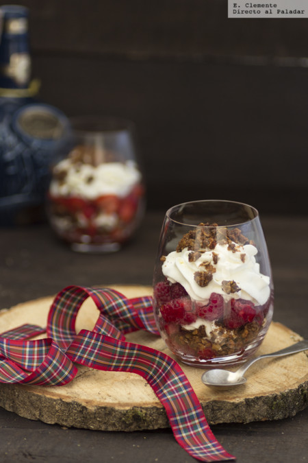 Cranachan, postre típico escocés de frambuesa, whisky y copos de avena. Receta