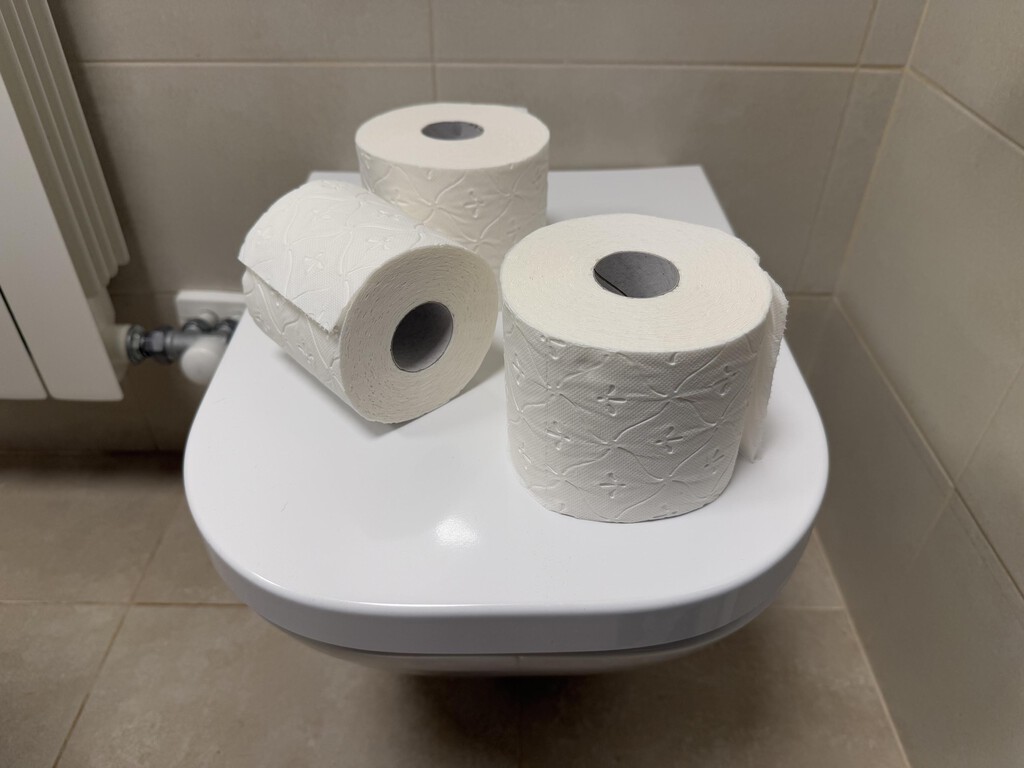 Tirar el papel a la taza de inodoro o al cubo de basura: PROFECO dice cuál es la forma correcta de desecharlo 