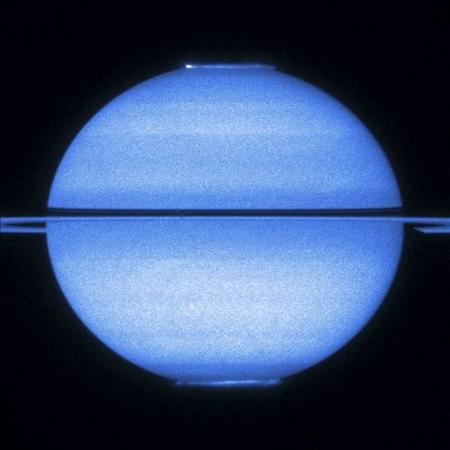 Una fotografía difícil: las auroras polares del planeta Saturno