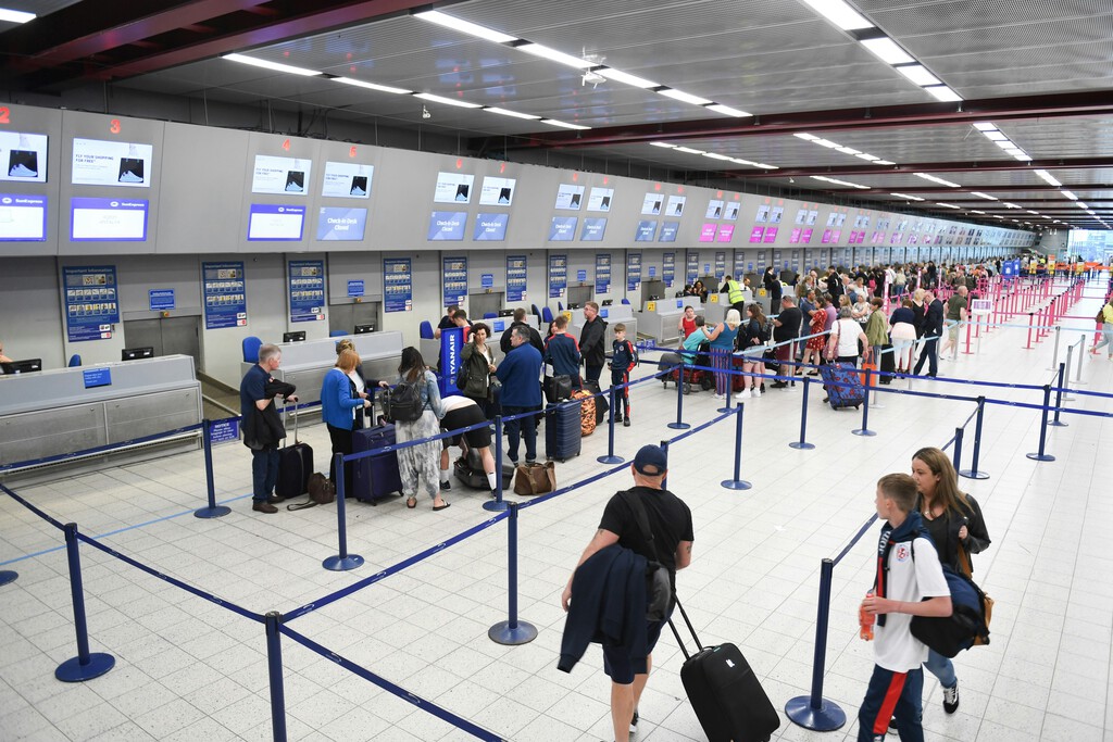 España se las prometía felices con sus aeropuertos cada vez más llenos de turistas. Hasta que alguien calculó cómo afecta a los alquileres