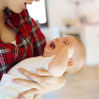 ¿Tu bebé está irritable e inapetente? La culpa es del calor