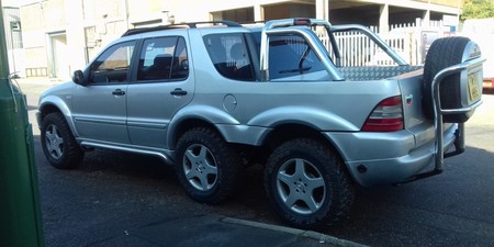 Mercedes-Benz ML con seis ruedas