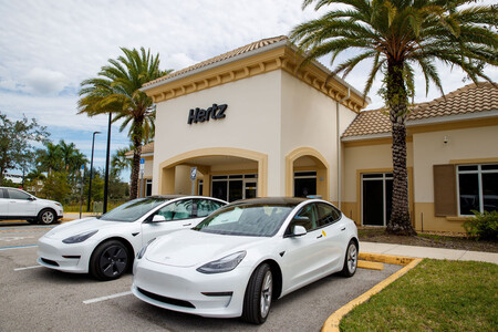 De la quiebra al chupinazo: Hertz hace un bestial pedido a Tesla de nada menos que 100.000 coches eléctricos