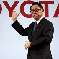 Se va la figura más influyente del automóvil en Japón y que no creía en el coche eléctrico: Akio Toyoda deja su puesto de CEO de Toyota