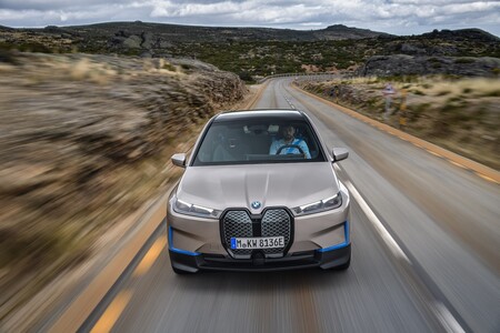 Nuevo BMW iX: el futuro buque insignia de BMW es un SUV eléctrico con más de 600 km de autonomía y 500 CV que llegará en 2021