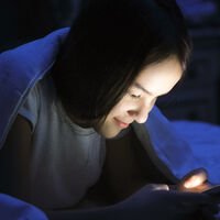 'Vamping' o cómo el uso del móvil por la noche afecta al cerebro de tu hijo adolescente