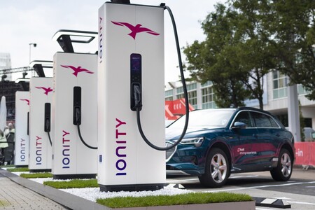Los cargadores ultrarrápidos de IONITY y Cepsa para coches eléctricos despegan en España uniendo Madrid y Barcelona