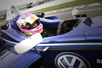 Alice Powell llama a la puerta de Caterham para correr en Abu Dhabi