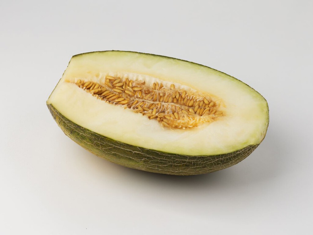 Ni en un plato, ni cortado en trozos en la nevera: así es como hay que conservar el melón abierto para que aguante más tiempo