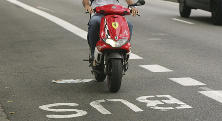Barcelona se plantea la implantación de un carril para motos