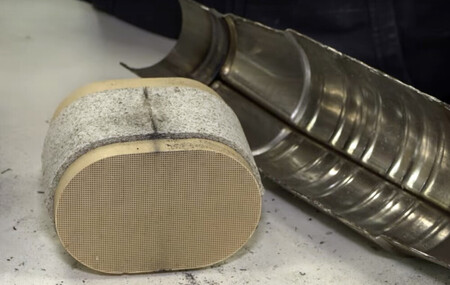 Catalizador de un coche térmico