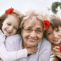 Una abuela es condenada a eliminar las fotos de sus nietos en redes sociales por incumplir la ley de protección de datos