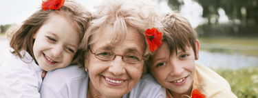 Una abuela es condenada a eliminar las fotos de sus nietos en redes sociales por incumplir la ley de protección de datos 