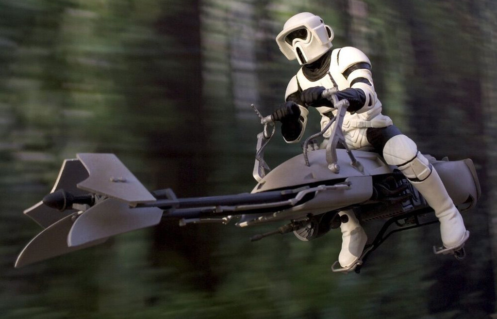 La moto flotante de Star Wars existe y te puedes comprar una, pero sale más cara que una casa en el centro de Madrid