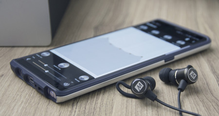 Los auriculares MEE EarBoost EB1 están pensados para usar con el smartphone y personalizar el sonido a nuestro gusto