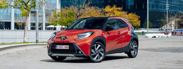 Probamos el nuevo Toyota Aygo X Cross: un utilitario convertido en un SUV urbano que destaca por su comodidad
