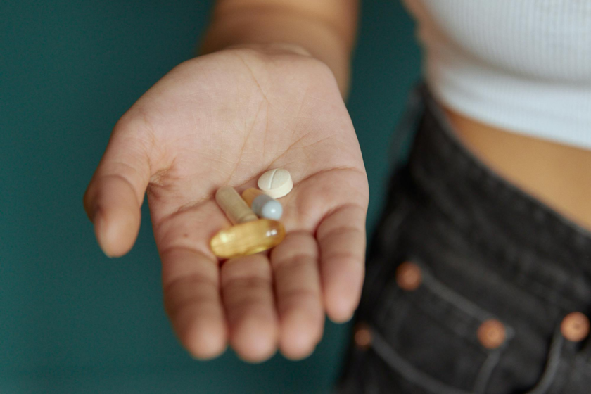 Los boomers confían en pastillas y suplemento, la generación Z en "snacks funcionales": dos formas de buscar lo mismo