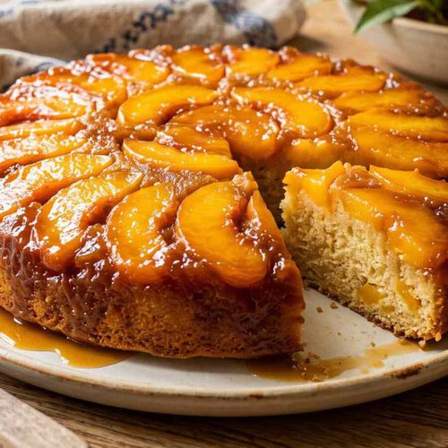 Cómo hacer un pastel volteado con duraznos en almíbar y harina para hot cakes: una receta sin horno y que queda lista en solo 1 hora 