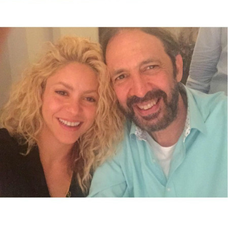 Shakira, Juan Luis Guerra y un ascensor estropeado