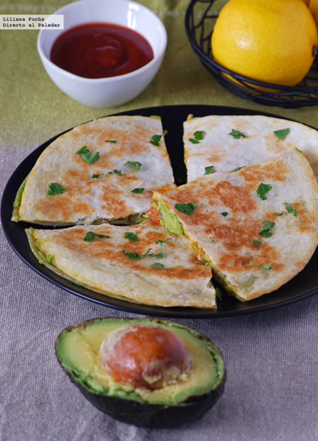 Quesadillas de aguacate y queso emmental. Receta