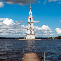 En Rusia hay una ciudad submarina que reaparece cuando baja el nivel del agua. La conocen como la Atlántida Soviética y es puro turismo oscuro para redes 