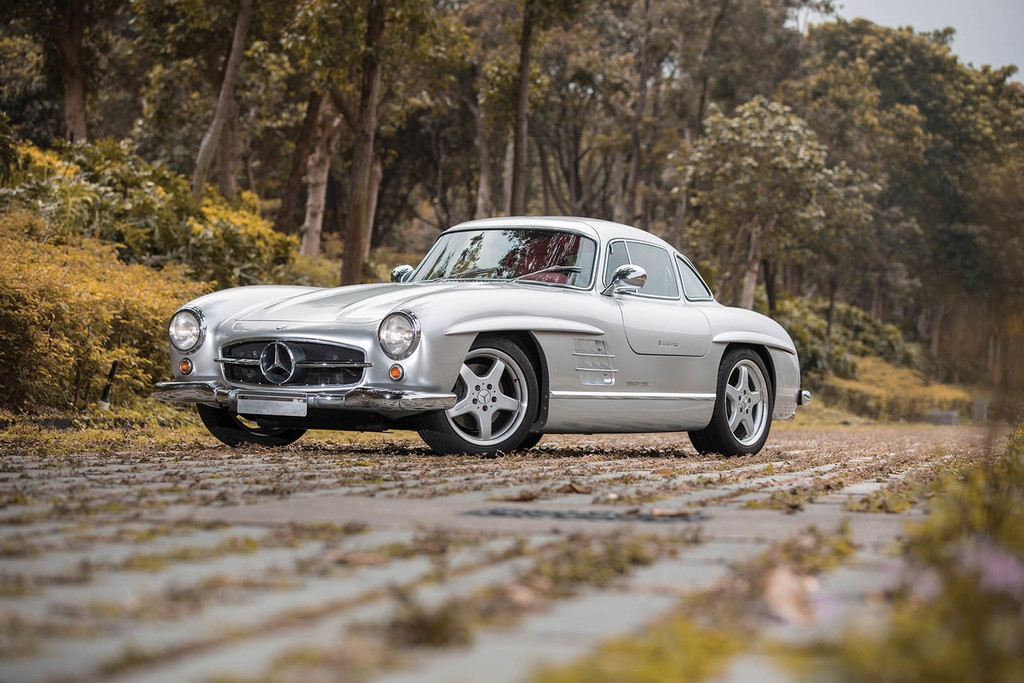 Mercedes 300 SL AMG restomod