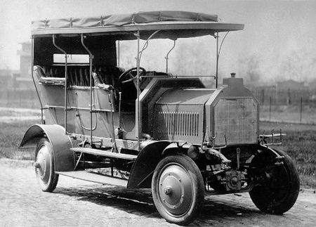 Dernburg-Wagen, el primer coche de pasajeros con cuatro ruedas motrices cumple 105 años