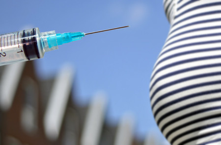 Aconsejan a las embarazadas vacunarse contra la gripe y la tos ferina