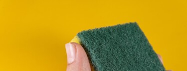 Poca gente sabe la frecuencia con la que hay que cambiar el estropajo de la cocina. Spoiler: es más a menudo de lo que crees 