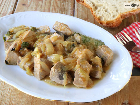 Receta de atún encebollado a la andaluza, el sencillo plato gaditano que puedes tener en la mesa en 30 minutos