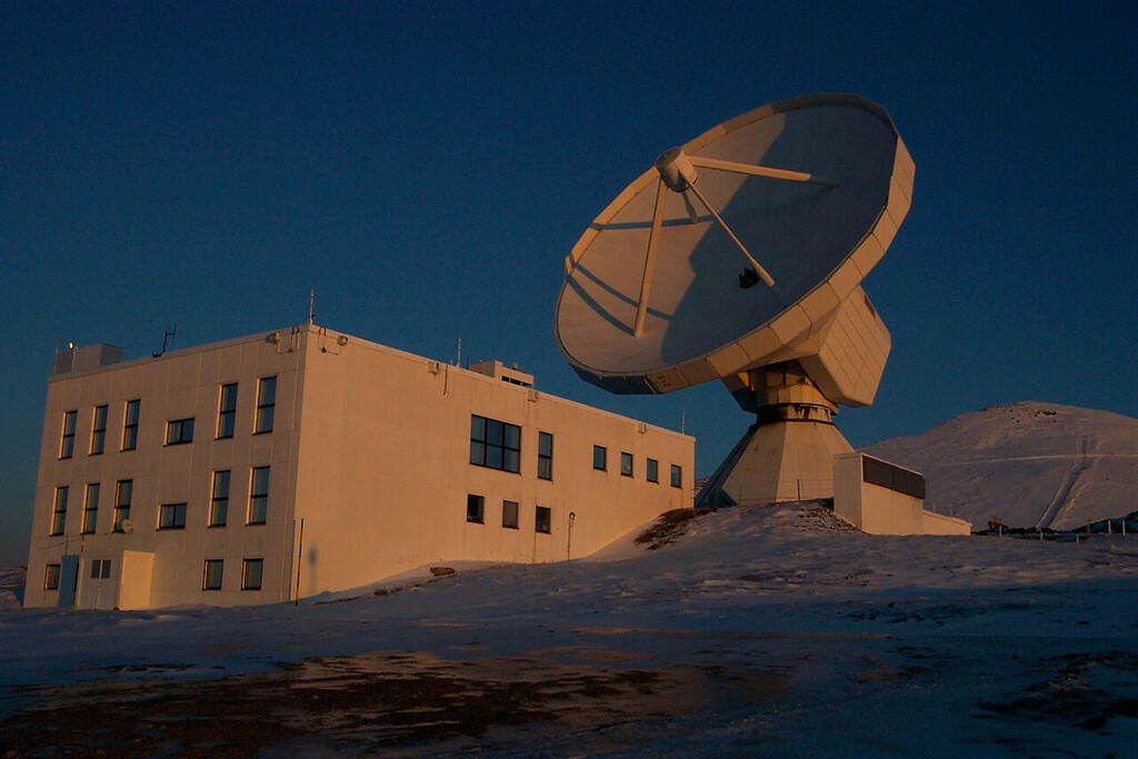 El WiFi y las redes móviles están dejando "ciegos" a los radiotelescopios: es un problema para todo el pl