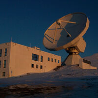 El WiFi y las redes móviles están dejando "ciegos" a los radiotelescopios: es un problema para todo el planeta