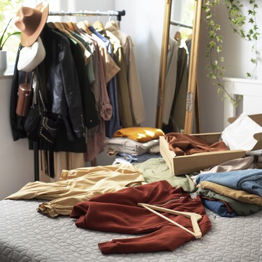 Primark soluciona la falta de espacio en los armarios transformando las puertas en percheros sin necesidad de hacer taladros