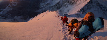 Creíamos que las toneladas de heces eran el gran problema de la turistificación del Everest. Hasta que llegaron los rescate estafa