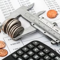 Cómo ahorrar 100 euros al mes en luz, agua, gas e Internet: 25 trucos y cosas a mirar
