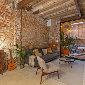De local comercial a vivienda de estilo industrial en Barcelona: el resultado fue espectacular