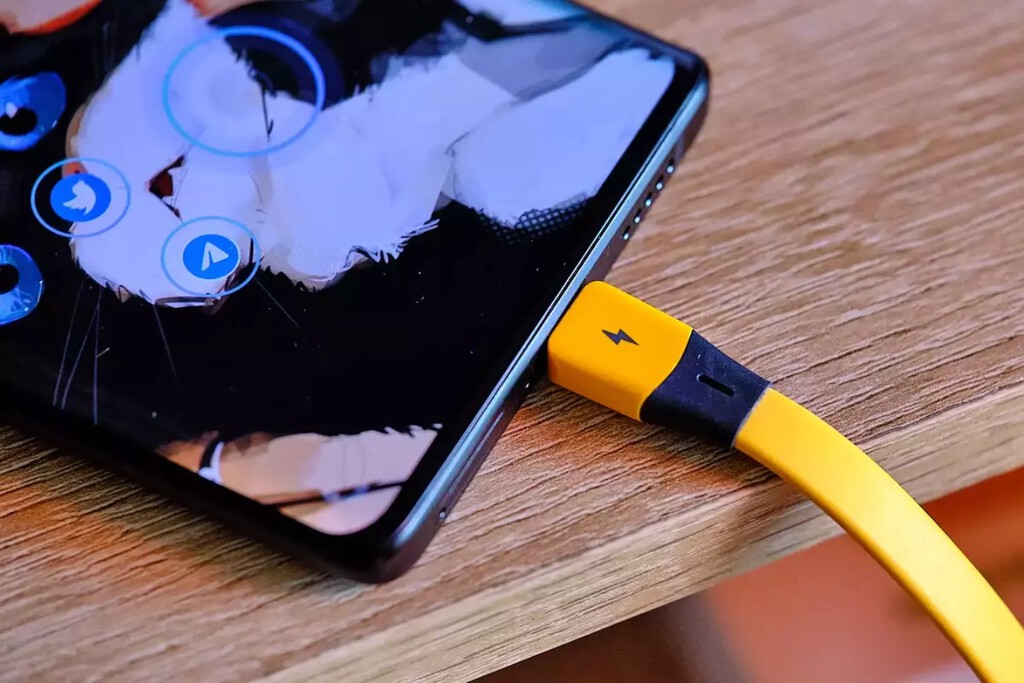 Si al cargar el móvil conectas el cable al cargador antes que al teléfono, puede que rompas algo 