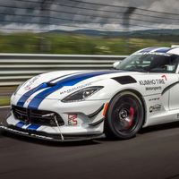 Aquí tienes 7 minutos que harán historia: el vídeo del Dodge Viper ACR envenenando Nürburgring